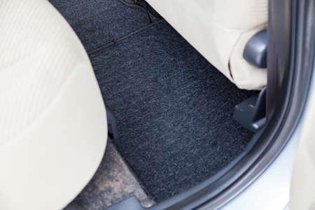 Comment nettoyer ses tapis de voiture